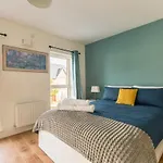 4-Bed House Close To Airport, City & Beaches