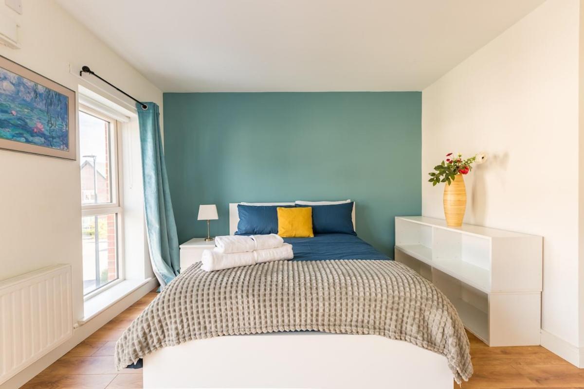 Holiday home 4-bed House Close To Airport, & Beaches Dublin