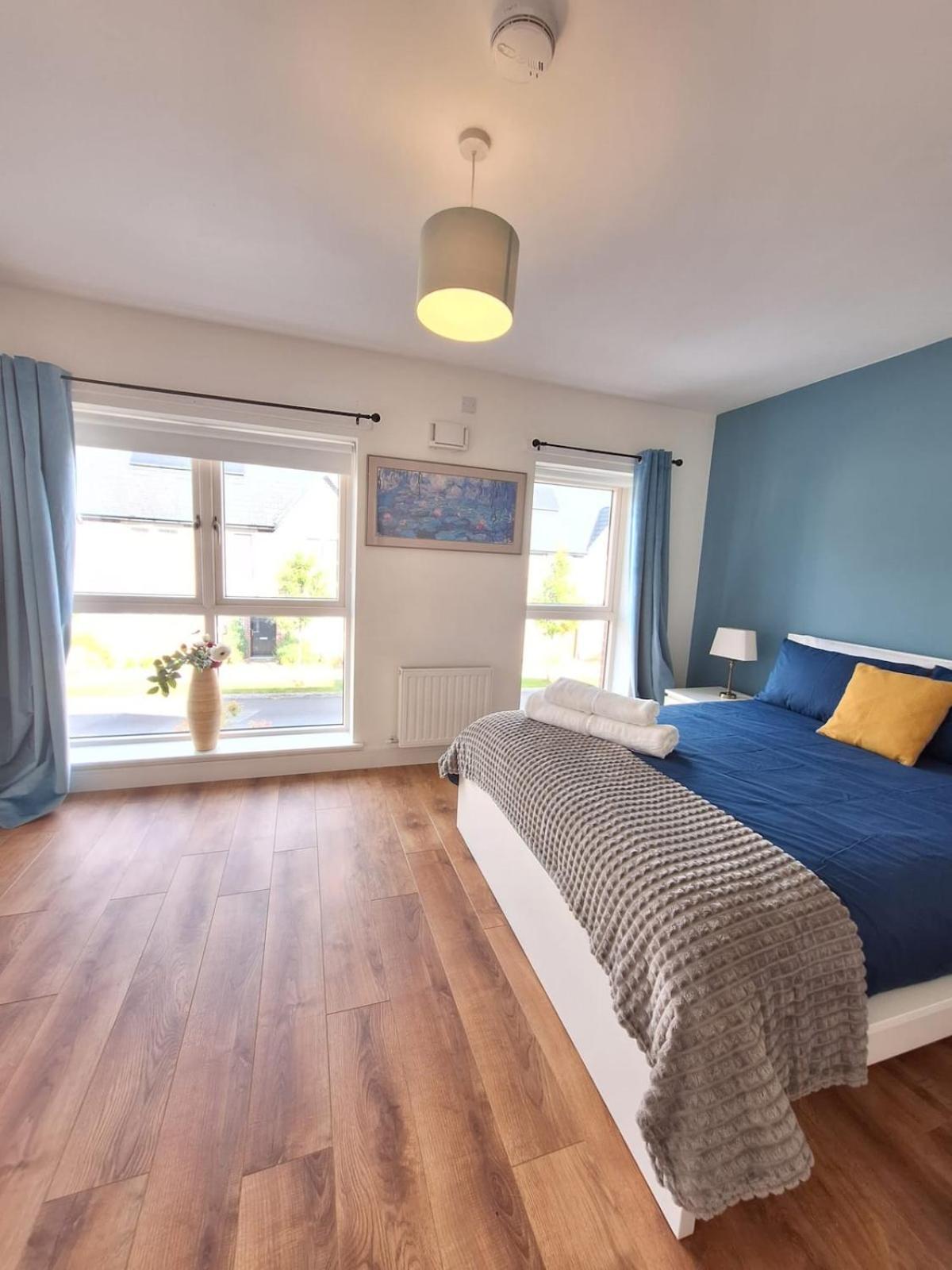 4-bed House Close To Airport, & Beaches Holiday home
