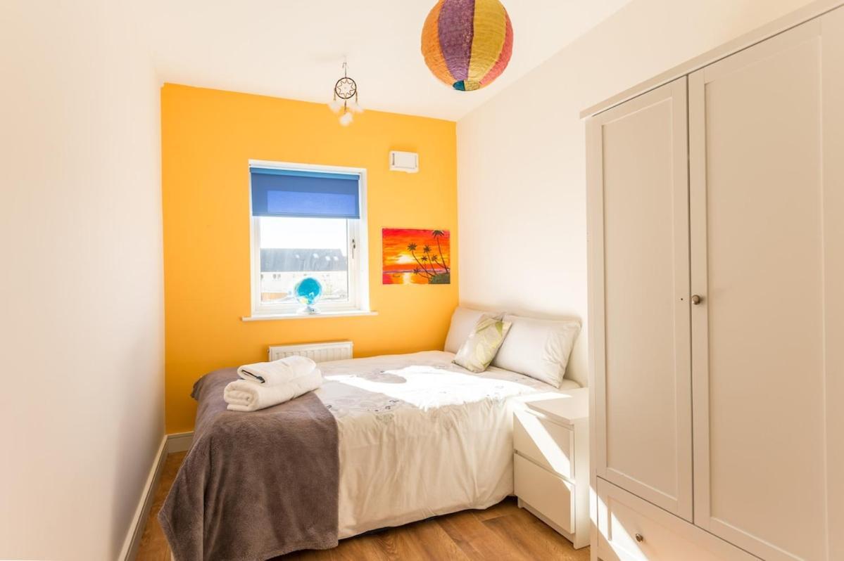 Holiday home 4-bed House Close To Airport, & Beaches