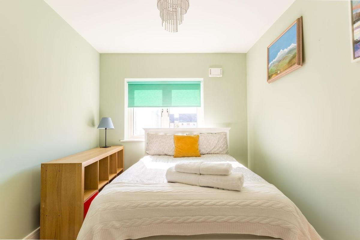 4-bed House Close To Airport, & Beaches Holiday home