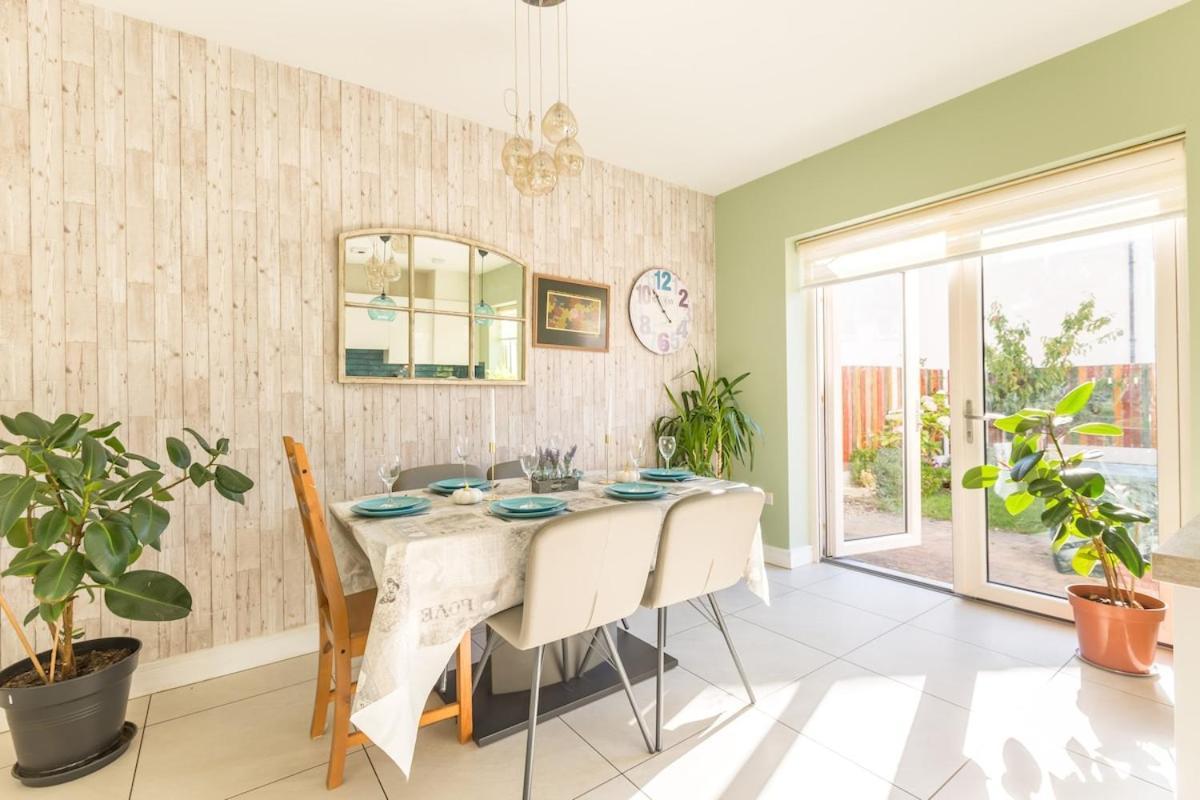 4-bed House Close To Airport, & Beaches Holiday home *