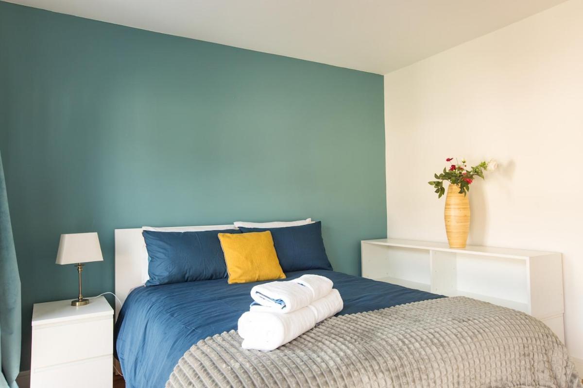4-bed House Close To Airport, & Beaches Holiday home Dublin