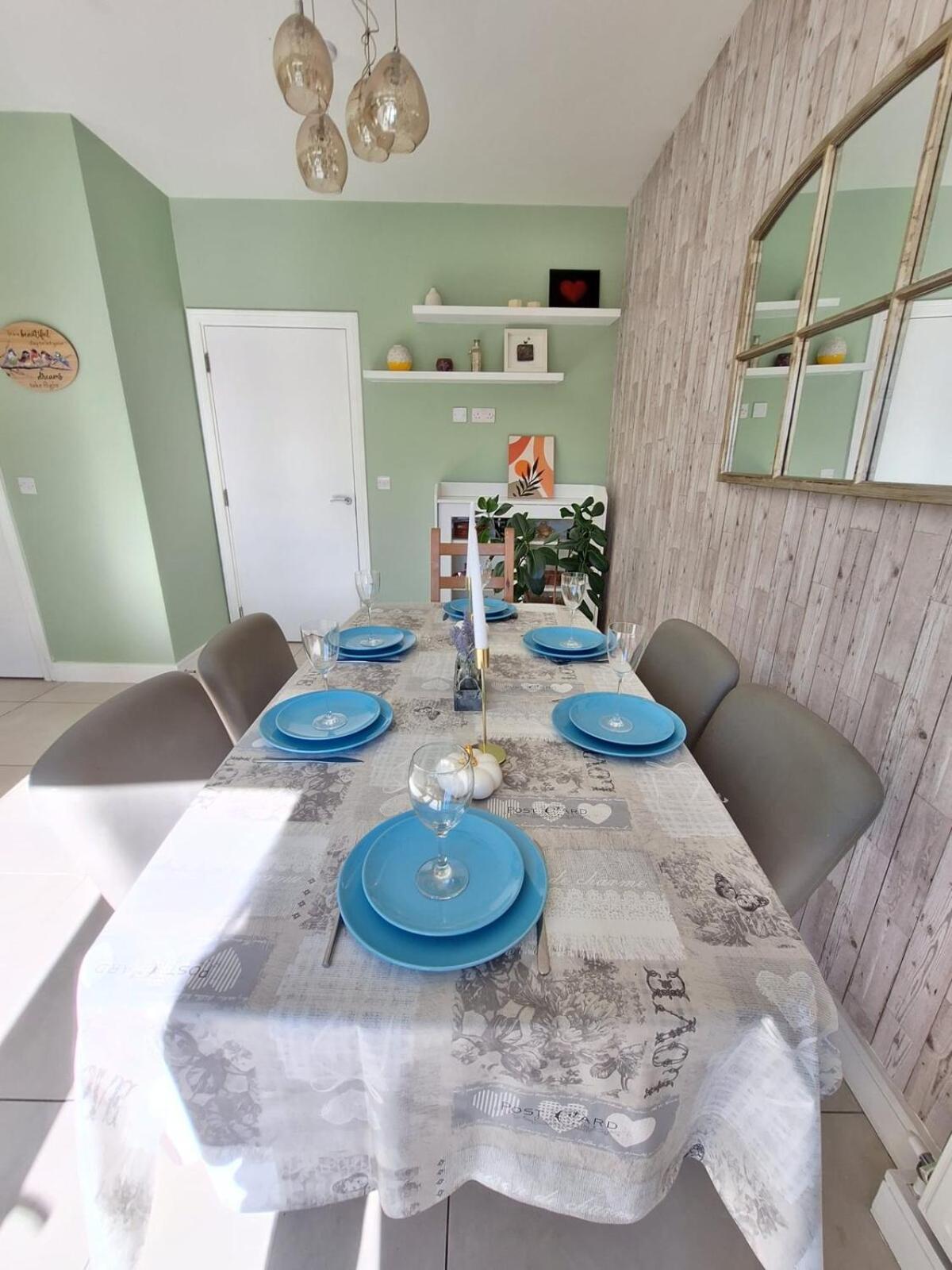 4-bed House Close To Airport, & Beaches Holiday home