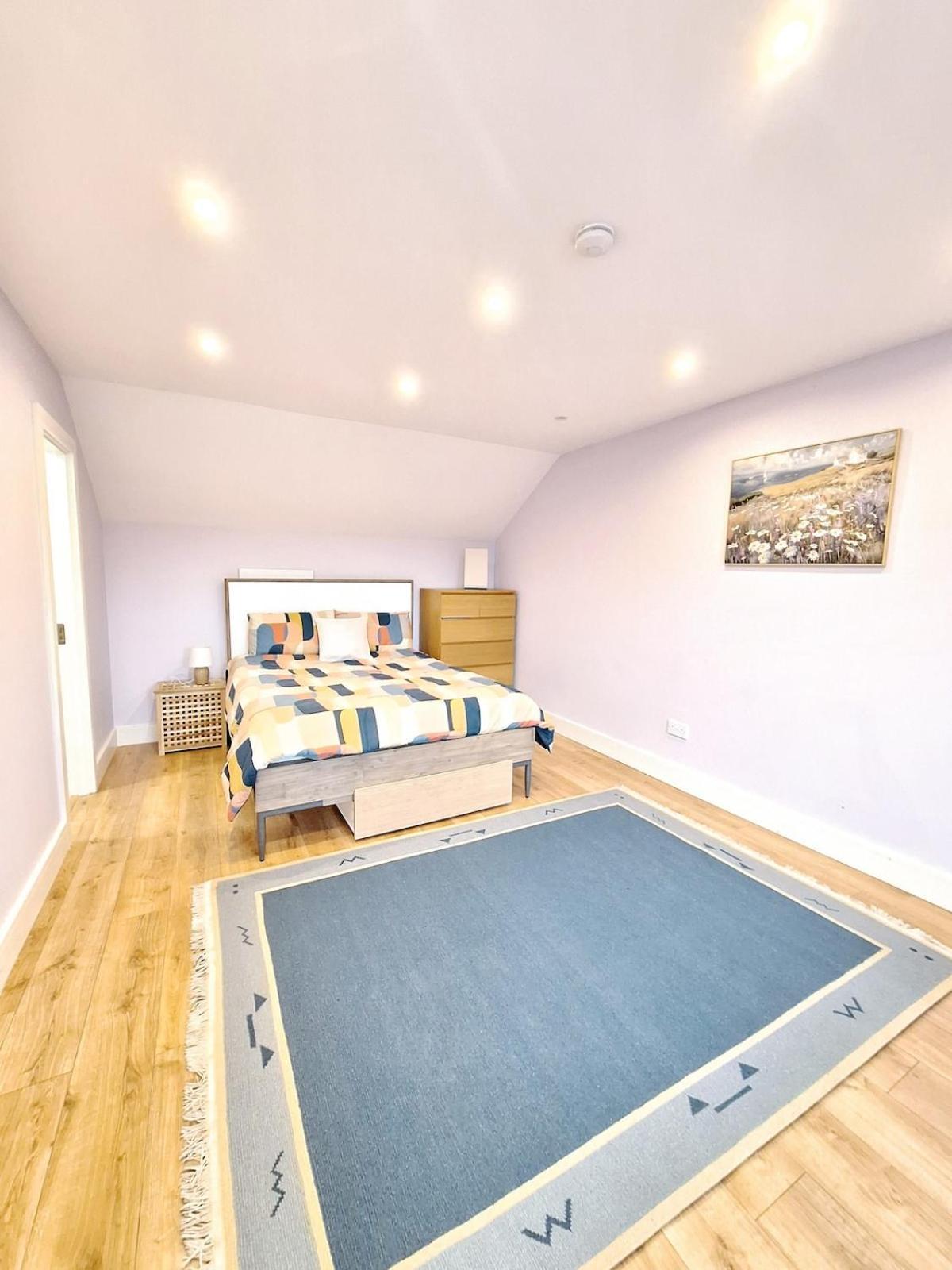 Holiday home 4-bed House Close To Airport, & Beaches